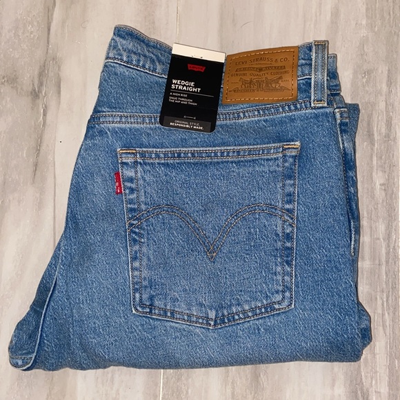 Levi’s Premium Wedgie Straight Leg (2023), Capital E, 32x28, NWT, $98 MSRP - Picture 3 of 15